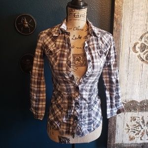 Plaid fitted 3/4 length button down shirt